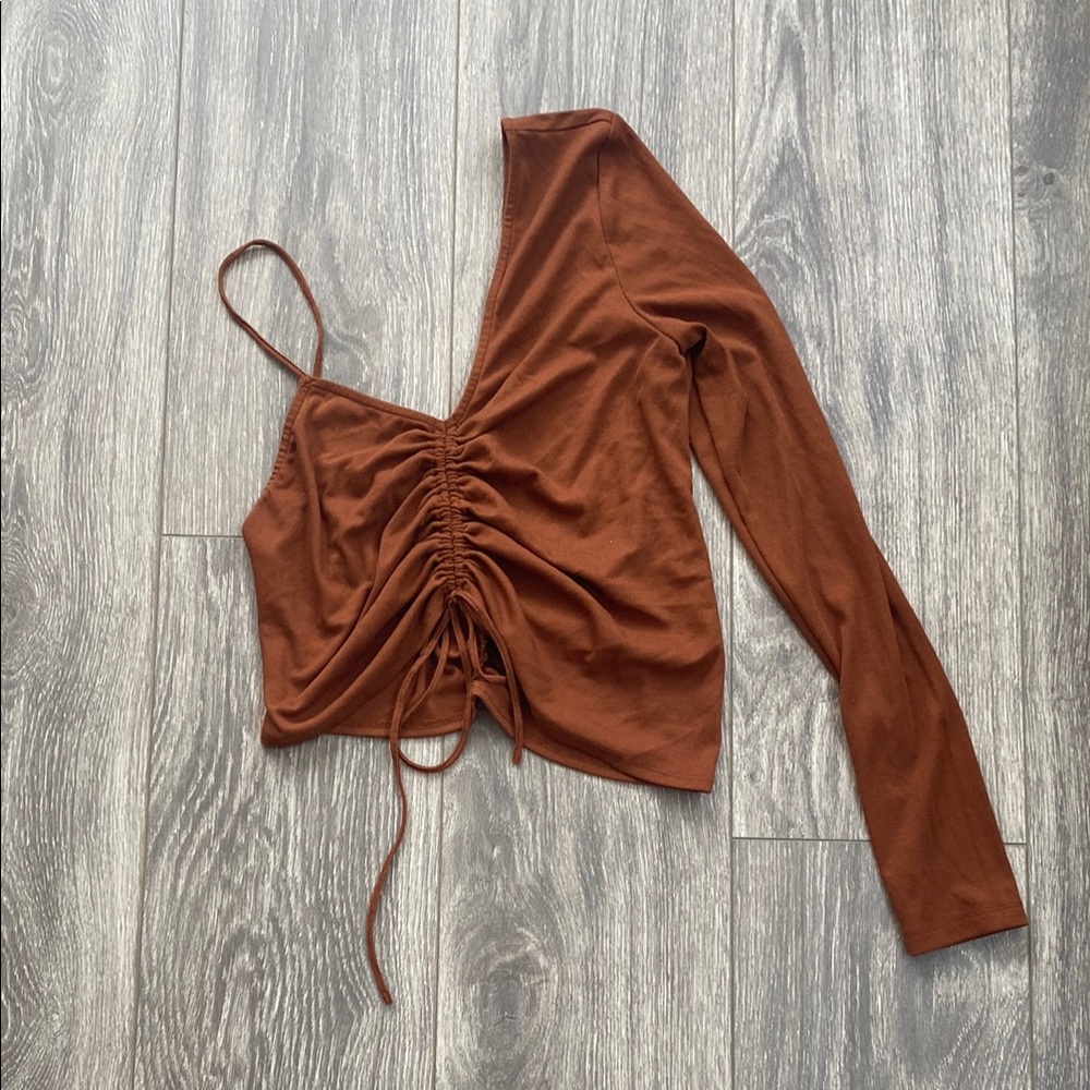 Superdown - Caramel Brown One Sleeve Ruched Crop Top - Size S